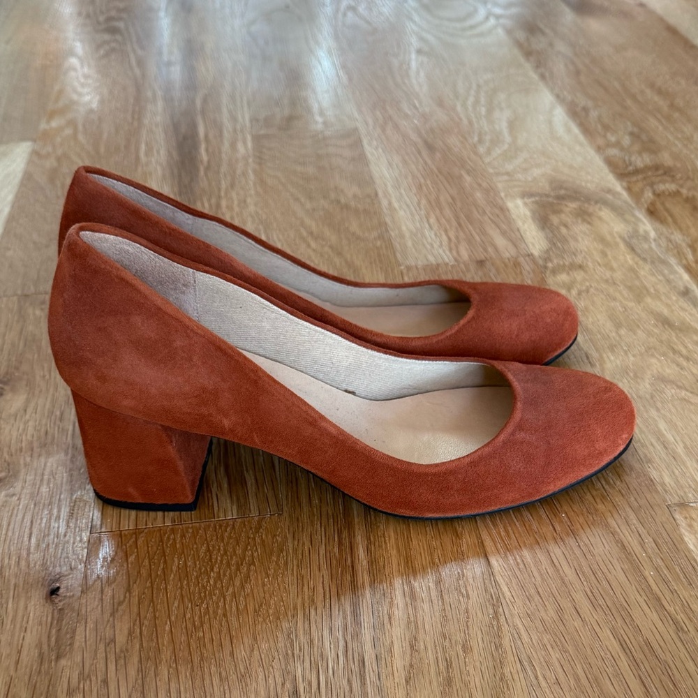 Rust Suede Herls - 7.5 - French Sole